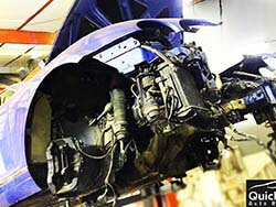 إعادة بناء محرك بنتلي وصندوق التروس في احتواء سريع